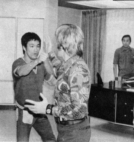 2d3af43df2a93d1f0d65a6106fe3915e--bruce-lee-chuck-norris-bruce-lee-family (1)